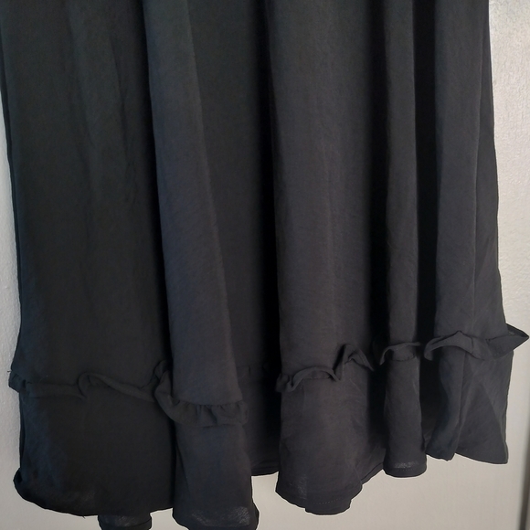 Black Flutter Sleeve V-Neck Midi Dress - Picture 2 of 6